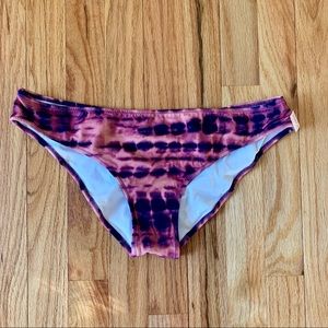 NWT VS Pink Ruched Back Bikini Bottom Size Large